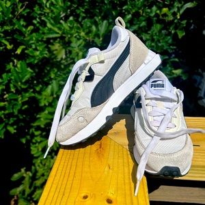 Unisex kids Puma sneakers